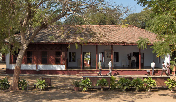 Mahatma-Gandhi1