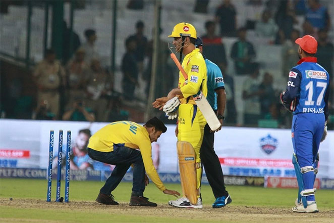 dhoni1