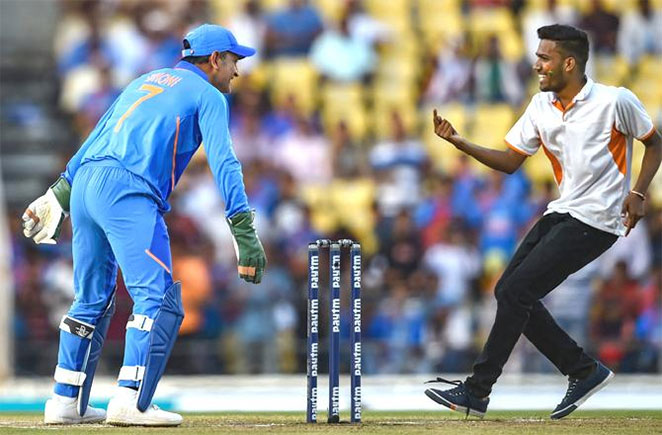 dhoni2