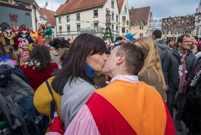 kiss1